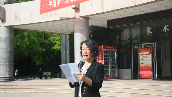 劳模代表黄丽丽教授发言_副本.png