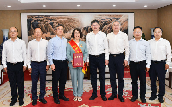 黄丽丽教授全国先进工作者事迹报告会在我校召开