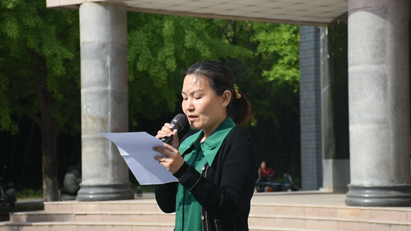 教师代表张瑞超发言_副本.png